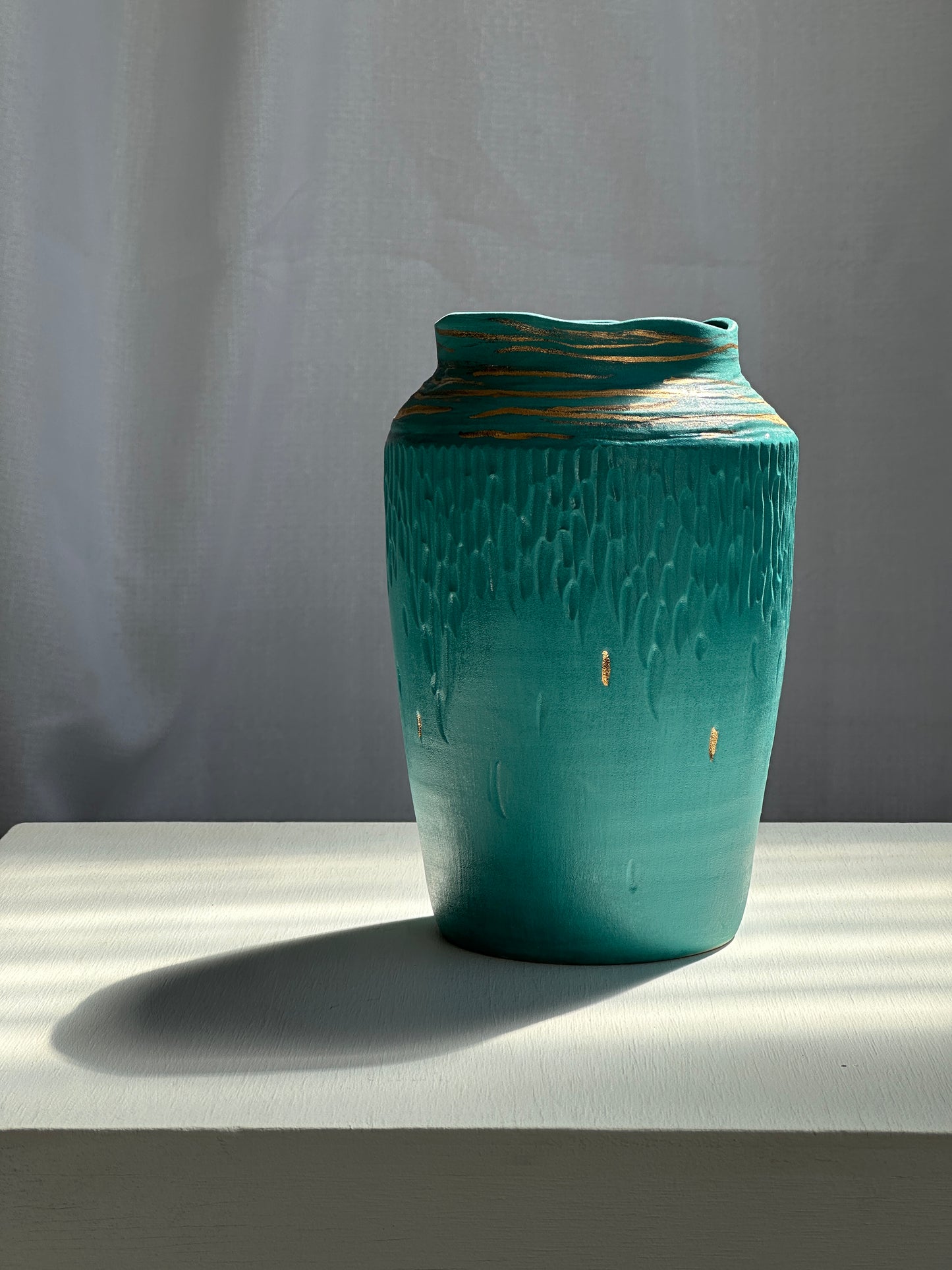 TURQUOISE VASE WITH GOLD LUSTRE